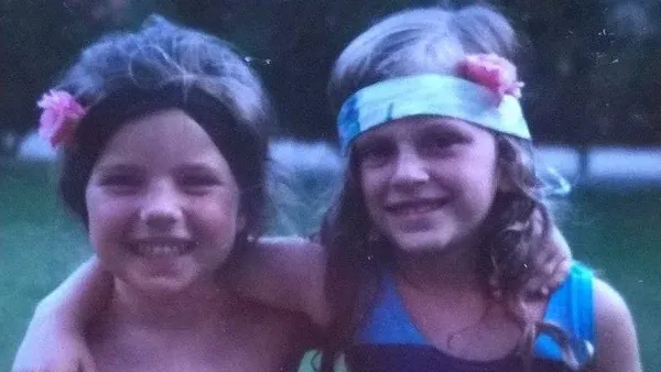 Nicole and Valentina Bertani as children