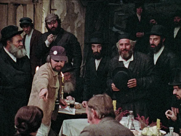 Norman Jewison on set with the cast of Fiddler On The Roof