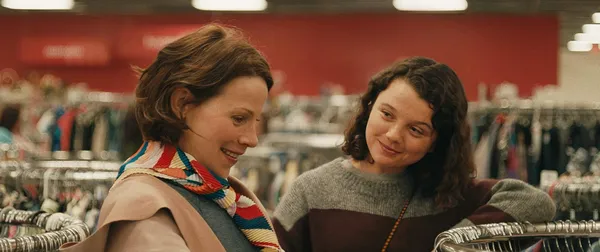 Lili Taylor and Stefania LaVie Owen in Paper Spiders 2