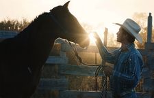 Brady Blackburn (Brady Jandreau) with Apollo (Peppy) in The Rider