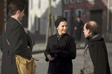 Martin Hindus (Philip Desmeules) with Lucette (Géraldine Pailhas) and Céline (Denis Lavant)