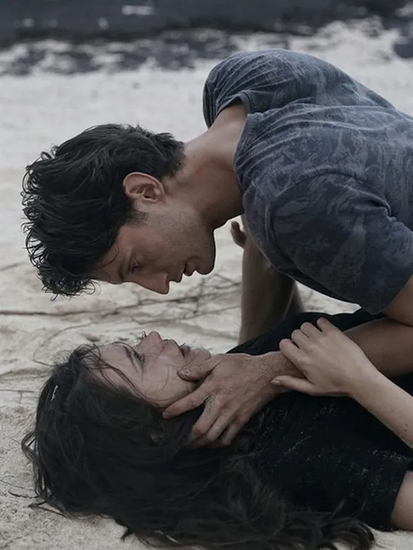 Pierre Niney and Stacy Martin in Lovers 2