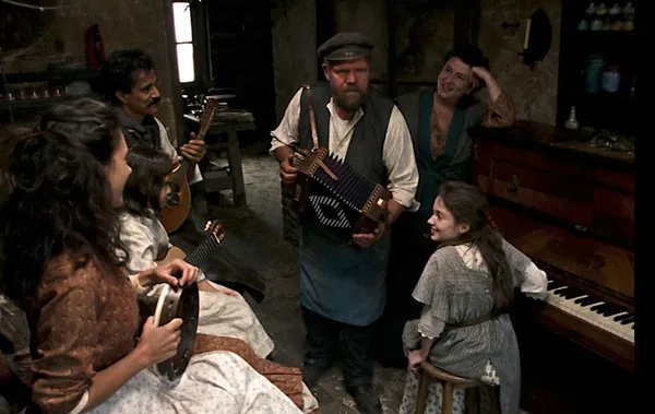 Raphaël and Juliette's extended family in Scarlet