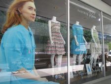 ‪The Seagull‬ star Saoirse Ronan's window on Broadway to promote Dominic Cooke's On Chesil Beach