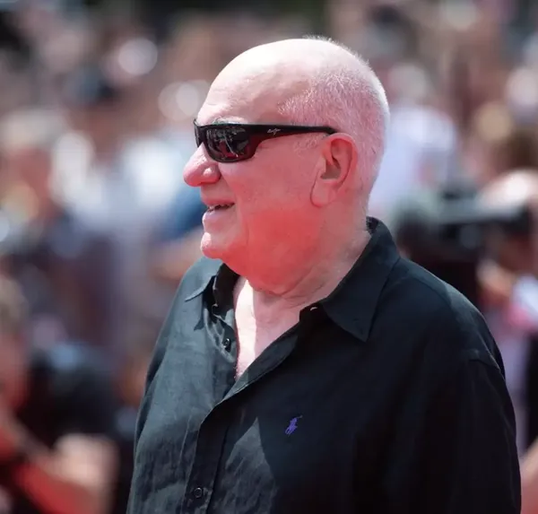 Producer Paul Zaentz in sunglasses in Karlovy Vary
