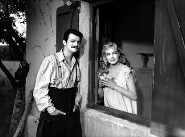 Serge Reggiani and Simone Signoret in Casque D'Or 