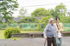 Sanae (Minami Ohba) with Mr. Takada (Tadashi Okuno)