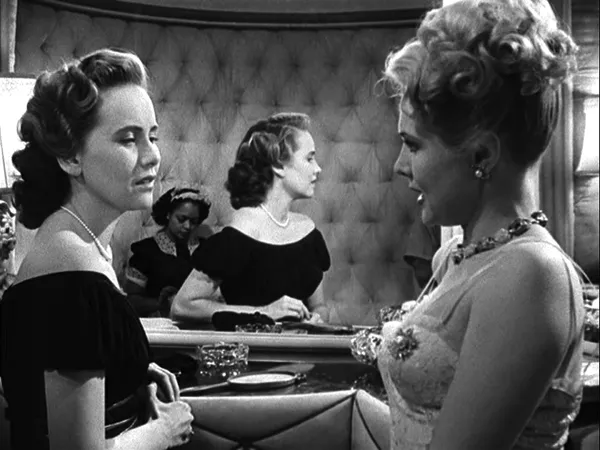 Teresa Wright with Virginia Mayo in The Best Years Of Our Lives