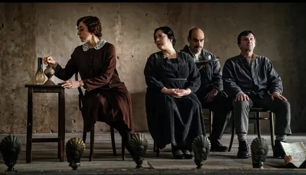 The play in Strangeness