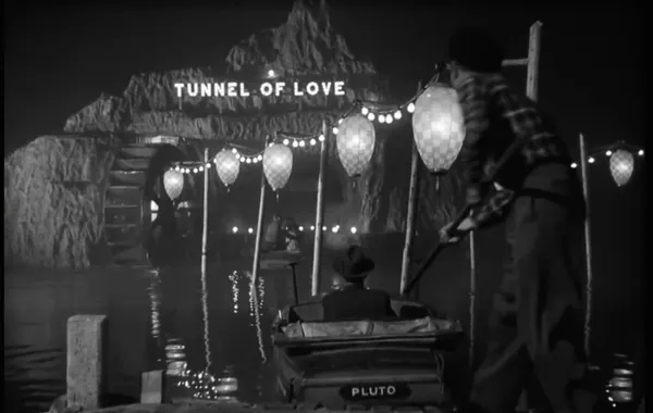 The Tunnel of Love scene in Strangers On A Train
