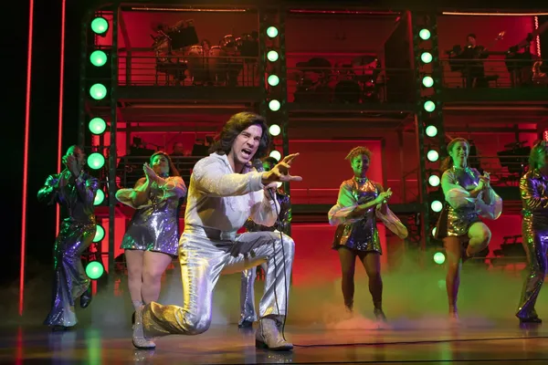 Will Swenson with dancers 3