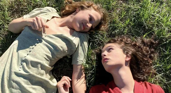 Yile Yara Vianello with Deva Cassel in The Beautiful Summer