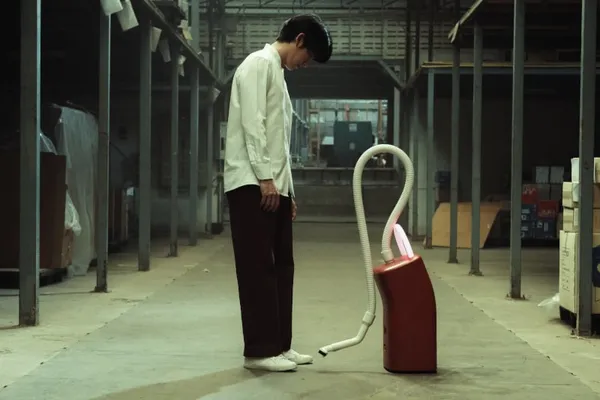 March (Wisarut Himmarat) in A Useful Ghost with his haunted vacuum. Ratchapoom Boonbunchachoke: 'She’s a useful ghost so she’s a people-pleaser'