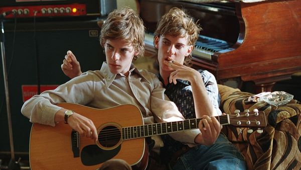 Luke and Harry Treadaway in Brothers Of The Head