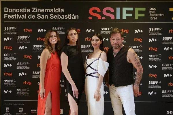 Cast and director in San Sebastian