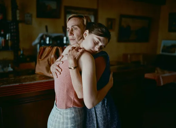 Sandrine Bonnaire makes a guest appearance in Happening alongside Anamaria Vartolomei