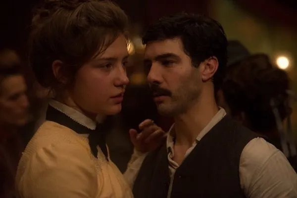 Adèle Exarchopoulos and Tahar Rahim in Les Anarchistes